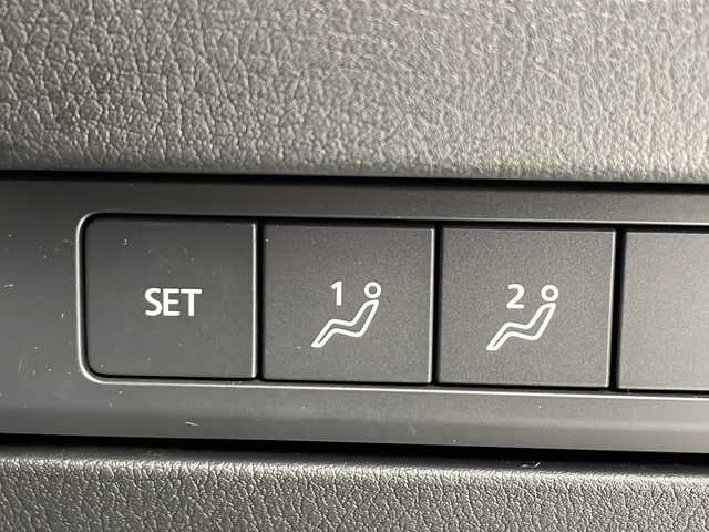 マツダ マツダ３ファストバック XD プロアクティブ ツーリングS 千葉県 2019(令1)年 2.5万km スノーフレイクホワイトパールマイカ 純正ナビ/（AM/FM/Bluetooth/CD/DVD/TV//HDMI/AppleCarPlay/AndroidAuto）/ドライブレコーダー(前後)/バックカメラ/レーダークルーズコントロール/レーンキープアシスト/衝突被害軽減ブレーキ/クリアランスソナー(前後)/標識認識機能/ブラインドスポットモニター/ヘッドアップディスプレイ/電動パーキングブレーキ/オートホールド/オートマチックハイビーム/ETC/シートヒーター(D+N席)/ステアリングヒーター/パワーシート(D席)/メモリーシート(D席)/LEDヘッドライト/純正18インチアルミホイール/純正フロアマット/ステアリングスイッチ/ドアバイザー/トノカバー/エアバッグ(W+サイド＋カーテン)/プッシュスタート/横滑り防止装置