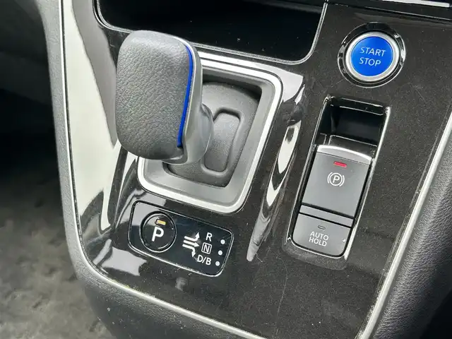 日産 セレナ e－パワー ハイウェイスター V 愛媛県 2022(令4)年 1.9万km ダイヤモンドブラック フォグランプ/ステアリングヒーター/クルコン追従/コーナーセンサー前後/ドラレコ前後/両側パワスラ/LEDライト/オートライト/シートヒーター/全方位モニター/フリップダウンモニター/ETC/フルセグTV/後席用モニター/純正15インチAW/パーキングアシスト/Bluetooth/レーンキープアシスト/ABS/横滑り防止装置/衝突被害軽減システム