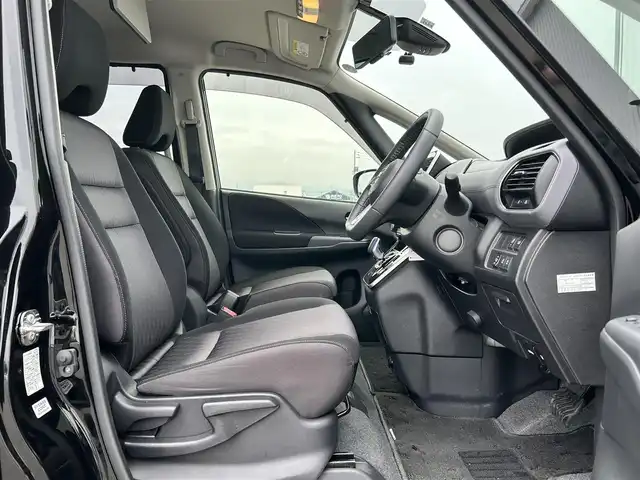 日産 セレナ e－パワー ハイウェイスター V 愛媛県 2022(令4)年 1.9万km ダイヤモンドブラック フォグランプ/ステアリングヒーター/クルコン追従/コーナーセンサー前後/ドラレコ前後/両側パワスラ/LEDライト/オートライト/シートヒーター/全方位モニター/フリップダウンモニター/ETC/フルセグTV/後席用モニター/純正15インチAW/パーキングアシスト/Bluetooth/レーンキープアシスト/ABS/横滑り防止装置/衝突被害軽減システム