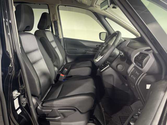 日産 セレナ e－パワー ハイウェイスター V 神奈川県 2022(令4)年 1.9万km ダイヤモンドブラック フリップダウンモニター/アラウンドビューモニター/両側パワースライドドア/純正9型ナビゲーション/フルセグ　Bluetooth　CD　DVD　AM　FM/プロパイロット/レーンキープアシスト/横滑り防止装置/衝突被害軽減システム/パーキングアシスト/コーナーセンサー前後/アダプティブクルーズコントロール/ブラインドスポットモニター/純正前後ドライブレコーダー/ステアリングヒーター/シートヒーター/ETC/純正15インチAW/フォグランプ/LEDライト/オートライト