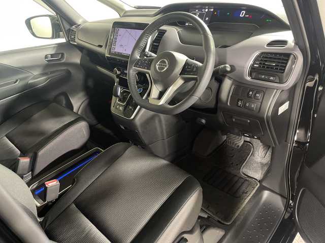 日産 セレナ e－パワー ハイウェイスター V 神奈川県 2022(令4)年 1.9万km ダイヤモンドブラック フリップダウンモニター/アラウンドビューモニター/両側パワースライドドア/純正9型ナビゲーション/フルセグ　Bluetooth　CD　DVD　AM　FM/プロパイロット/レーンキープアシスト/横滑り防止装置/衝突被害軽減システム/パーキングアシスト/コーナーセンサー前後/アダプティブクルーズコントロール/ブラインドスポットモニター/純正前後ドライブレコーダー/ステアリングヒーター/シートヒーター/ETC/純正15インチAW/フォグランプ/LEDライト/オートライト