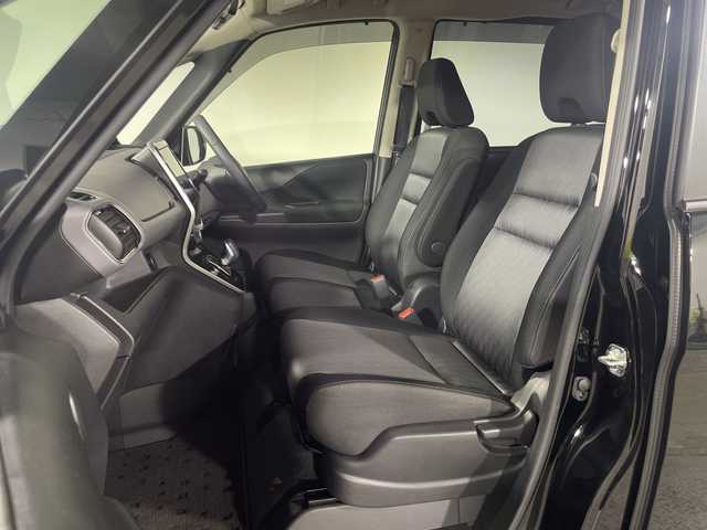 日産 セレナ e－パワー ハイウェイスター V 神奈川県 2022(令4)年 1.9万km ダイヤモンドブラック フリップダウンモニター/アラウンドビューモニター/両側パワースライドドア/純正9型ナビゲーション/フルセグ　Bluetooth　CD　DVD　AM　FM/プロパイロット/レーンキープアシスト/横滑り防止装置/衝突被害軽減システム/パーキングアシスト/コーナーセンサー前後/アダプティブクルーズコントロール/ブラインドスポットモニター/純正前後ドライブレコーダー/ステアリングヒーター/シートヒーター/ETC/純正15インチAW/フォグランプ/LEDライト/オートライト