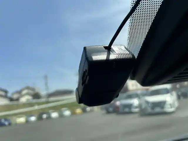 日産 ノート e－パワー X 岡山県 2018(平30)年 2.2万km グレー 純正SDナビ/(CD/DVD/BT/フルセグTV)/全方位カメラ/衝突被害軽減システム/デジタルインナーミラー/横滑り防止装置/ETC/ドライブレコーダー/LEDヘッドライト/オートライト/ウィンカーミラー/純正アルミホイール/レーンキープアシスト/コーナーセンサー/プッシュスタート/スマートキー/フロアマット/ドアバイザー/取扱説明書/保証書