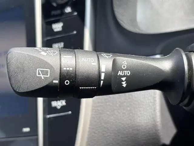 トヨタ ハリアー プログレス 滋賀県 2018(平30)年 2.7万km ホワイトパールクリスタルシャイン JBLサウンドシステム/純正SDナビ/・フルセグTV/・CD DVD Blu-Lay/・Bluetooth/・USB入力端子/アラウンドビューモニター/衝突軽減ブレーキ/車線逸脱警報/レーダークルーズコントロール/ハーフレザーシート/D席パワーシート/パワーバックドア/プッシュスタート/スマートキー×２/電動パーキングブレーキ/オートブレーキホールド/ETC/電格ミラー/ウインカーミラー/LEDヘッドライト/フォグライト/純正フロアマット