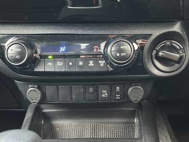 トヨタ ハイラックス Z 石川県 2021(令3)年 5.1万km アティチュードブラックマイカ ワンオーナー/トヨタセーフティセンス/・プリクラッシュセーフティ/・レーンディパーチャーアラート/・オートマチックハイビーム/・先行車発進お知らせ機能/・クリアランスソナー/・レーダークルーズコントロール/・ダウンヒルアシストコントロール/社外ナビディレイII型カーナビディスプレイ/【CD・DVD・Applecarplay・Bluetooth・フルセグTV】/4WD/ステアリングリモコン/ETC2.0/プッシュスタート/・スマートキー/・スペアキー/・キーレス/LEDヘッドライト/・オートライト/・フォグライト/純正フロアマット/取扱説明書/保証書/記録簿