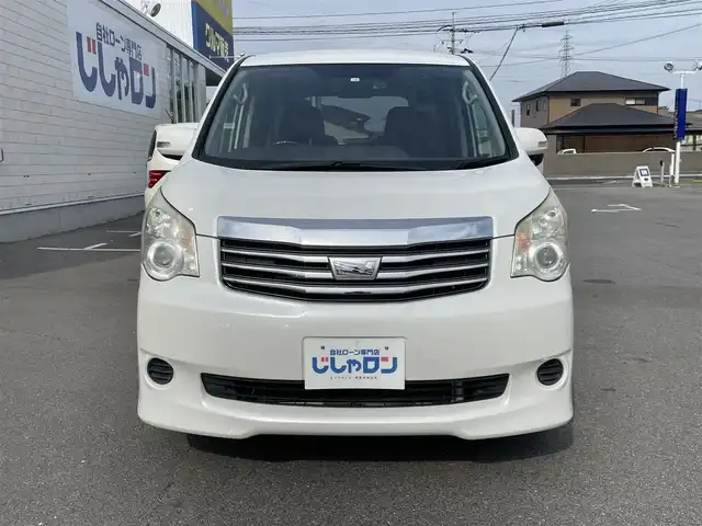 トヨタ ノア X Gエディション 佐賀県 2012(平24)年 9.6万km ホワイトパールクリスタルシャイン (株)IDOMが運営する【じしゃロン佐賀店】の自社ローン専用車両になります。こちらは現金またはオートローンご利用時の価格です。自社ローンご希望の方は別途その旨お申付け下さい/純正ＳＤナビ/フルセグテレビ/Ｂｌｕｅｔｏｏｔｈ/バックカメラ/ビルトインＥＴＣ/社外ドライブレコーダー/両側パワースライドドア/MTモード付きAT/前席シートヒーター/オートライト/HIDヘッドライト/純正フロアマット