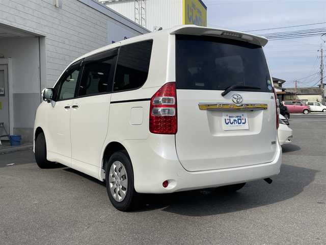 トヨタ ノア X Gエディション 奈良県 2012(平24)年 9.6万km ホワイトパールクリスタルシャイン ”(株)IDOMが運営する【じしゃロン堺店】の自社ローン専用車両になります。/こちらは現金またはオートローンご利用時の価格です。自社ローンご希望の方は別途その旨お申付け下さい”