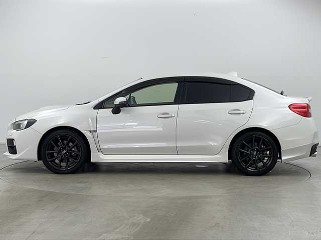 スバル ＷＲＸ Ｓ４ 2．0GT‐S アイサイト 道央・札幌 2015(平27)年 7.8万km クリスタルホワイトP ・アイサイトver3/ 衝突軽減ブレーキ/ 全車速追従クルーズコントロール/ アクティブレーンキープ/ 誤発進抑制(前後)/ 車線逸脱警報/ ふらつき警報/ 先行車発進お知らせ/・アドバンスドセーフティパッケージ/ ハイビームアシスト/ サイドビューモニター/ リヤビークルディテクション/・オートライト/・LEDヘッドライト/・フォグランプ/・リアフォグランプ/・革巻ステアリング/・パドルシフト/・自動防眩ミラー/・STiタワーバー/・純正フロアマット/・ドアバイザー/・18インチ純正アルミホイール/・取扱説明書