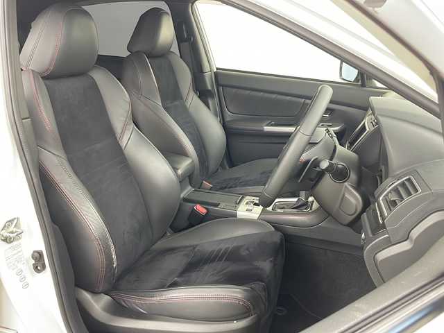 スバル ＷＲＸ Ｓ４ 2．0GT‐S アイサイト 道央・札幌 2015(平27)年 7.8万km クリスタルホワイトP ・アイサイトver3/ 衝突軽減ブレーキ/ 全車速追従クルーズコントロール/ アクティブレーンキープ/ 誤発進抑制(前後)/ 車線逸脱警報/ ふらつき警報/ 先行車発進お知らせ/・アドバンスドセーフティパッケージ/ ハイビームアシスト/ サイドビューモニター/ リヤビークルディテクション/・オートライト/・LEDヘッドライト/・フォグランプ/・リアフォグランプ/・革巻ステアリング/・パドルシフト/・自動防眩ミラー/・STiタワーバー/・純正フロアマット/・ドアバイザー/・18インチ純正アルミホイール/・取扱説明書