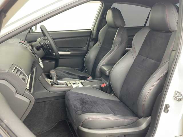スバル ＷＲＸ Ｓ４ 2．0GT‐S アイサイト 道央・札幌 2015(平27)年 7.8万km クリスタルホワイトP ・アイサイトver3/ 衝突軽減ブレーキ/ 全車速追従クルーズコントロール/ アクティブレーンキープ/ 誤発進抑制(前後)/ 車線逸脱警報/ ふらつき警報/ 先行車発進お知らせ/・アドバンスドセーフティパッケージ/ ハイビームアシスト/ サイドビューモニター/ リヤビークルディテクション/・オートライト/・LEDヘッドライト/・フォグランプ/・リアフォグランプ/・革巻ステアリング/・パドルシフト/・自動防眩ミラー/・STiタワーバー/・純正フロアマット/・ドアバイザー/・18インチ純正アルミホイール/・取扱説明書
