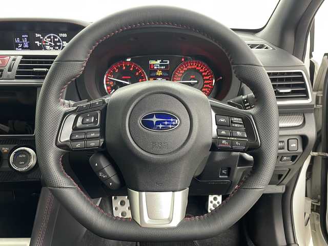 スバル ＷＲＸ Ｓ４ 2．0GT‐S アイサイト 道央・札幌 2015(平27)年 7.8万km クリスタルホワイトP ・アイサイトver3/ 衝突軽減ブレーキ/ 全車速追従クルーズコントロール/ アクティブレーンキープ/ 誤発進抑制(前後)/ 車線逸脱警報/ ふらつき警報/ 先行車発進お知らせ/・アドバンスドセーフティパッケージ/ ハイビームアシスト/ サイドビューモニター/ リヤビークルディテクション/・オートライト/・LEDヘッドライト/・フォグランプ/・リアフォグランプ/・革巻ステアリング/・パドルシフト/・自動防眩ミラー/・STiタワーバー/・純正フロアマット/・ドアバイザー/・18インチ純正アルミホイール/・取扱説明書