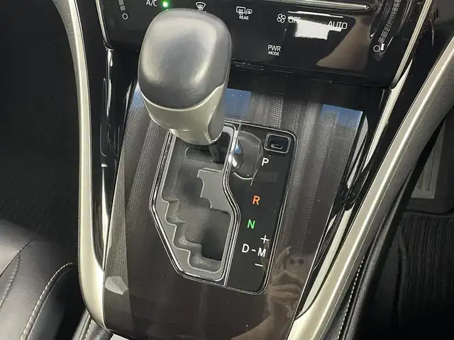 トヨタ ハリアー プログレス 道央・札幌 2018(平30)年 6万km ホワイトパールクリスタルシャイン ・ワンオーナー/・４WD/・寒冷地仕様/・純正ナビ/　BT／CD／DVD／USB／SD／AUX／フルセグ/・純正ビルトインETC/・社外デジタルインナーミラー型前後ドライブレコーダー/・全方位カメラ/・レーダークルーズコントロール/・レーンキープアシスト/・衝突軽減ブレーキ/・横滑り防止/・前後コーナーセンサー/・電動リアゲート/・運転席パワーシート/・JBLサウンド/・プッシュスタート/・スマートキー×2/・LEDヘッドライト/・オートライト/・オートマチックハイビーム/・純正18インチAW/・純正フロアマット/・取扱説明書/・保証書