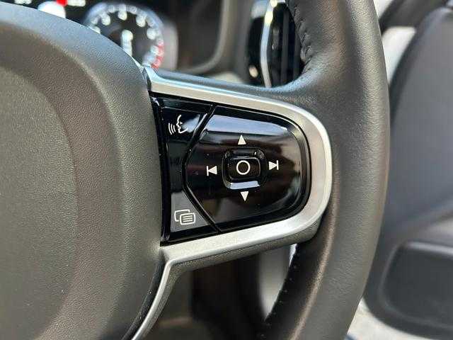 ボルボ Ｖ６０ T5 インスクリプション 埼玉県 2020(令2)年 3.8万km クリスタルホワイトP ワンオーナー/ベージュ革/シートヒーター/エアシート/パワーシート/純正HDDナビ/(Bluetooth/USB/CD/フルセグ)/ハーマンカードン　/全方位カメラ/ＬＥＤヘッドライト/ヘッドアップディスプレイ/ＥＴＣ