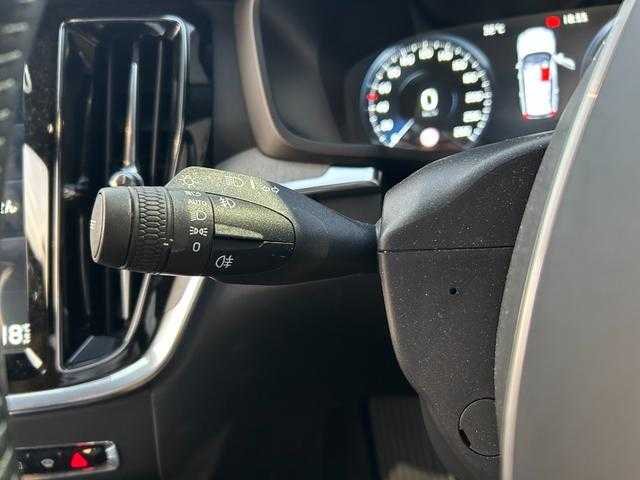 ボルボ Ｖ６０ T5 インスクリプション 埼玉県 2020(令2)年 3.8万km クリスタルホワイトP ワンオーナー/ベージュ革/シートヒーター/エアシート/パワーシート/純正HDDナビ/(Bluetooth/USB/CD/フルセグ)/ハーマンカードン　/全方位カメラ/ＬＥＤヘッドライト/ヘッドアップディスプレイ/ＥＴＣ