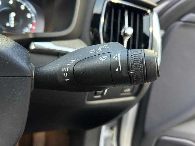 ボルボ Ｖ６０ T5 インスクリプション 埼玉県 2020(令2)年 3.8万km クリスタルホワイトP ワンオーナー/ベージュ革/シートヒーター/エアシート/パワーシート/純正HDDナビ/(Bluetooth/USB/CD/フルセグ)/ハーマンカードン　/全方位カメラ/ＬＥＤヘッドライト/ヘッドアップディスプレイ/ＥＴＣ