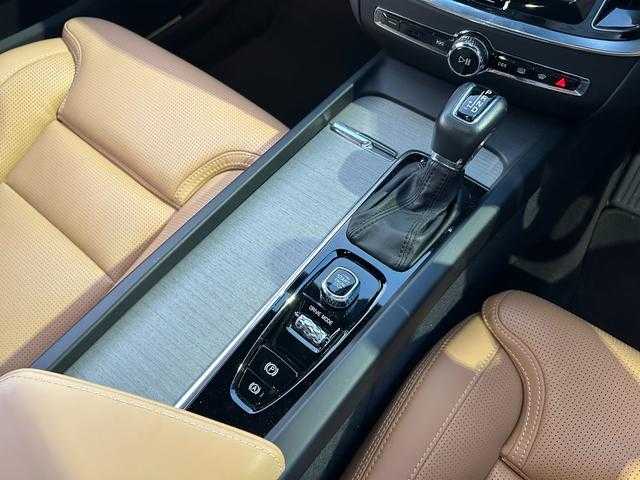ボルボ Ｖ６０ T5 インスクリプション 埼玉県 2020(令2)年 3.8万km クリスタルホワイトP ワンオーナー/ベージュ革/シートヒーター/エアシート/パワーシート/純正HDDナビ/(Bluetooth/USB/CD/フルセグ)/ハーマンカードン　/全方位カメラ/ＬＥＤヘッドライト/ヘッドアップディスプレイ/ＥＴＣ