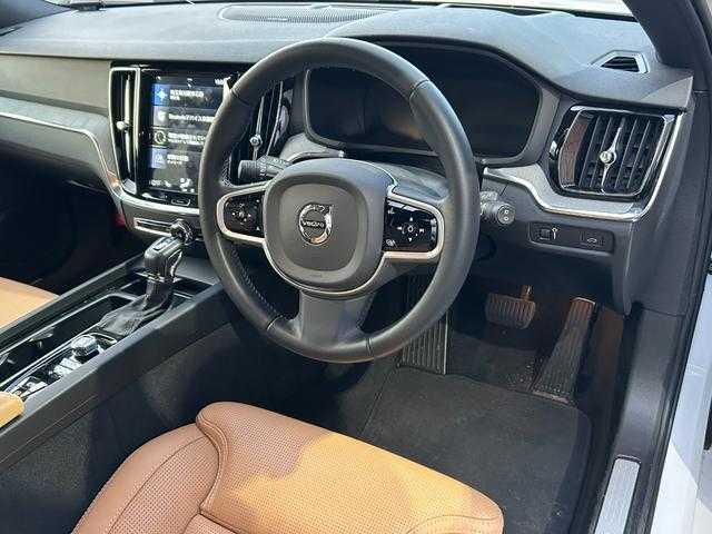 ボルボ Ｖ６０ T5 インスクリプション 埼玉県 2020(令2)年 3.8万km クリスタルホワイトP ワンオーナー/ベージュ革/シートヒーター/エアシート/パワーシート/純正HDDナビ/(Bluetooth/USB/CD/フルセグ)/ハーマンカードン　/全方位カメラ/ＬＥＤヘッドライト/ヘッドアップディスプレイ/ＥＴＣ