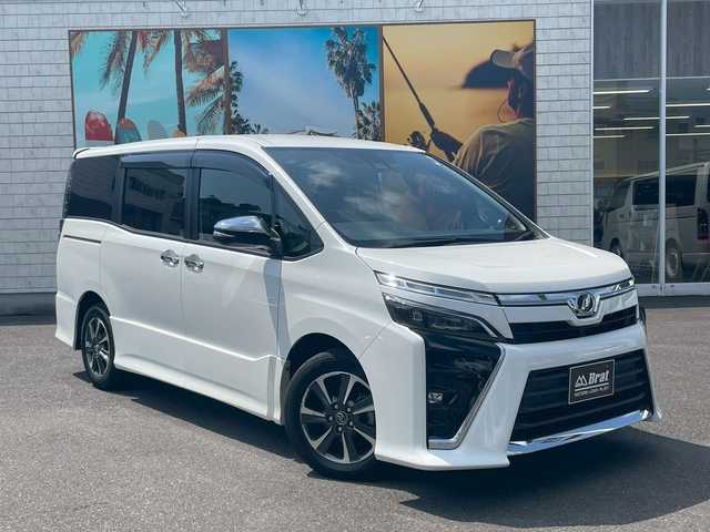 トヨタ ヴォクシー ZS 煌 宮崎県 2017(平29)年 5.4万km ホワイトパールクリスタルシャイン クルーズコントロール　/両側パワースライド　/ＥＴＣ　/ドラレコ　/ＬＥＤ　/純正フロアマット　/ＳＤナビ　/フルセグ　/Ｂｌｕｅｔｏｏｔｈ　/ＤＶＤ　/ＣＤ　/ＣａＴＴｏｚｚａｒｉａスピーカー