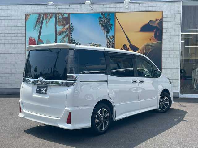 トヨタ ヴォクシー ZS 煌 宮崎県 2017(平29)年 5.4万km ホワイトパールクリスタルシャイン クルーズコントロール　/両側パワースライド　/ＥＴＣ　/ドラレコ　/ＬＥＤ　/純正フロアマット　/ＳＤナビ　/フルセグ　/Ｂｌｕｅｔｏｏｔｈ　/ＤＶＤ　/ＣＤ　/ＣａＴＴｏｚｚａｒｉａスピーカー