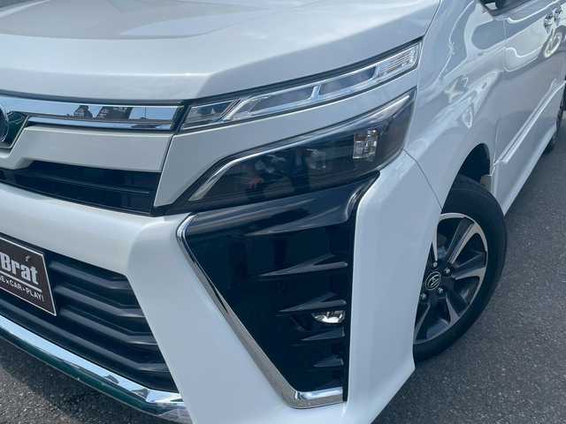 トヨタ ヴォクシー ZS 煌 宮崎県 2017(平29)年 5.4万km ホワイトパールクリスタルシャイン クルーズコントロール　/両側パワースライド　/ＥＴＣ　/ドラレコ　/ＬＥＤ　/純正フロアマット　/ＳＤナビ　/フルセグ　/Ｂｌｕｅｔｏｏｔｈ　/ＤＶＤ　/ＣＤ　/ＣａＴＴｏｚｚａｒｉａスピーカー