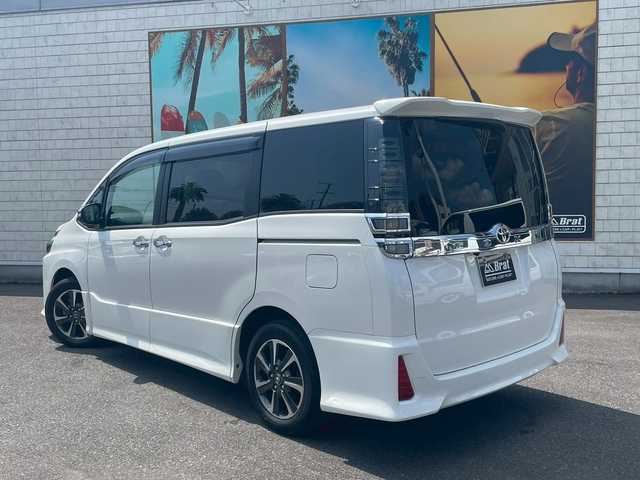 トヨタ ヴォクシー ZS 煌 宮崎県 2017(平29)年 5.4万km ホワイトパールクリスタルシャイン クルーズコントロール　/両側パワースライド　/ＥＴＣ　/ドラレコ　/ＬＥＤ　/純正フロアマット　/ＳＤナビ　/フルセグ　/Ｂｌｕｅｔｏｏｔｈ　/ＤＶＤ　/ＣＤ　/ＣａＴＴｏｚｚａｒｉａスピーカー