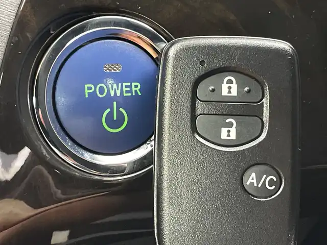 トヨタ プリウス ＰＨＶ G 新潟県 2013(平25)年 4.6万km ダークブルーマイカ 純正ナビ　/バックカメラ　/ハーフレザーシート　/追従クルーズコントロール/プラグインHV　/D席パワーシート　/前席シートヒーター　/衝突軽減　/ハロゲンオートライト　/地デジ　/ハンドルヒーター　/純正ETC　/純正１５インチアルミホイール/純正フロアマット/スマートキー/スペアキー