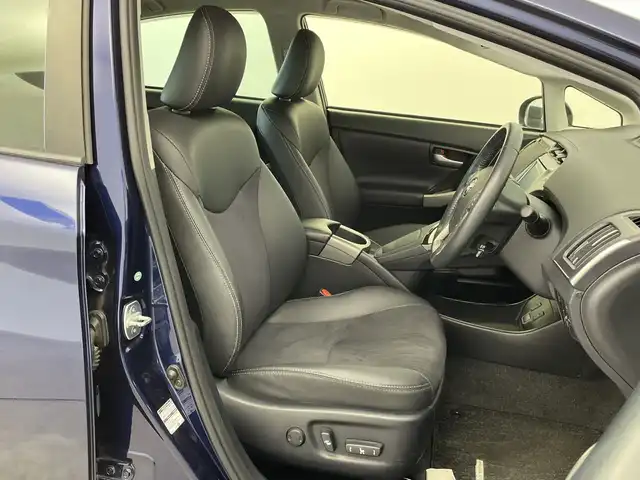 トヨタ プリウス ＰＨＶ G 新潟県 2013(平25)年 4.6万km ダークブルーマイカ 純正ナビ　/バックカメラ　/ハーフレザーシート　/追従クルーズコントロール/プラグインHV　/D席パワーシート　/前席シートヒーター　/衝突軽減　/ハロゲンオートライト　/地デジ　/ハンドルヒーター　/純正ETC　/純正１５インチアルミホイール/純正フロアマット/スマートキー/スペアキー