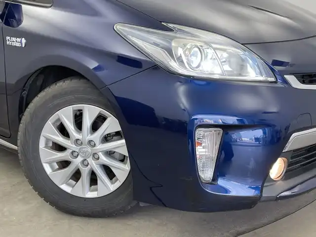 トヨタ プリウス ＰＨＶ G 新潟県 2013(平25)年 4.6万km ダークブルーマイカ 純正ナビ　/バックカメラ　/ハーフレザーシート　/追従クルーズコントロール/プラグインHV　/D席パワーシート　/前席シートヒーター　/衝突軽減　/ハロゲンオートライト　/地デジ　/ハンドルヒーター　/純正ETC　/純正１５インチアルミホイール/純正フロアマット/スマートキー/スペアキー