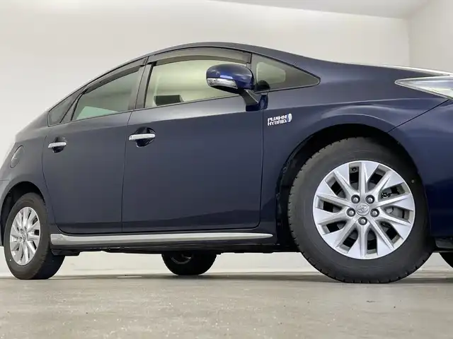 トヨタ プリウス ＰＨＶ G 新潟県 2013(平25)年 4.6万km ダークブルーマイカ 純正ナビ　/バックカメラ　/ハーフレザーシート　/追従クルーズコントロール/プラグインHV　/D席パワーシート　/前席シートヒーター　/衝突軽減　/ハロゲンオートライト　/地デジ　/ハンドルヒーター　/純正ETC　/純正１５インチアルミホイール/純正フロアマット/スマートキー/スペアキー