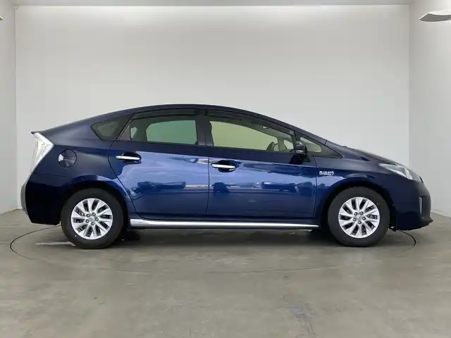 トヨタ プリウス ＰＨＶ G 新潟県 2013(平25)年 4.6万km ダークブルーマイカ 純正ナビ　/バックカメラ　/ハーフレザーシート　/追従クルーズコントロール/プラグインHV　/D席パワーシート　/前席シートヒーター　/衝突軽減　/ハロゲンオートライト　/地デジ　/ハンドルヒーター　/純正ETC　/純正１５インチアルミホイール/純正フロアマット/スマートキー/スペアキー