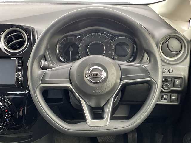 日産 ノート X DIG－S 新潟県 2018(平30)年 2.8万km ガーネットレッド 純正メモリナビ/（BT/FM/AM/フルセグTV/DVD)/全周囲カメラ/前後ドライブレコーダー/デジタルインナーミラー/電格ミラー/ドアバイザー/ヘッドライトレベライザー/ETC
