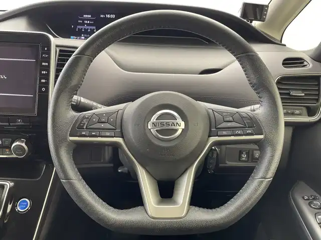 日産 セレナ e－パワー ハイウェイスター V 愛知県 2019(令1)年 6.9万km ブリリアントホワイトパール 2トーン 純正ナビ/・フルセグ/・Bluetooth/・CD/・DVD/・ブルーレイ/全周囲カメラ/フリップダウンモニター/両側パワースライドドア/クルコン/ETC/前後ドライブレコーダー/ABS/レーンキープアシスト/盗難防止装置/前後コーナーセンサー/衝突軽減ブレーキ/横滑り防止装置/オートライト/LEDヘッドライト/パワーステアリング/パワーウィンドウ/純正アルミホイール/純正フロアマット