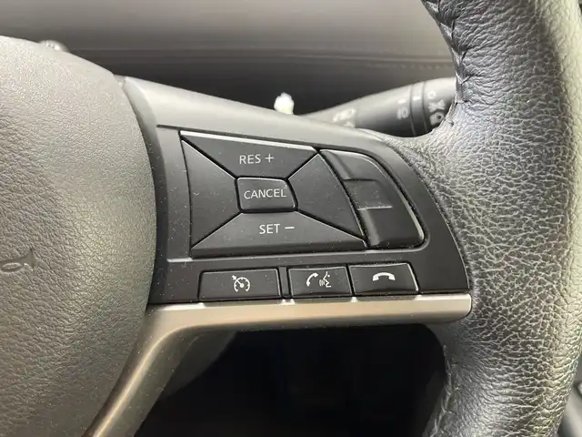 日産 セレナ e－パワー ハイウェイスター V 愛知県 2019(令1)年 6.9万km ブリリアントホワイトパール 2トーン 純正ナビ/・フルセグ/・Bluetooth/・CD/・DVD/・ブルーレイ/全周囲カメラ/フリップダウンモニター/両側パワースライドドア/クルコン/ETC/前後ドライブレコーダー/ABS/レーンキープアシスト/盗難防止装置/前後コーナーセンサー/衝突軽減ブレーキ/横滑り防止装置/オートライト/LEDヘッドライト/パワーステアリング/パワーウィンドウ/純正アルミホイール/純正フロアマット