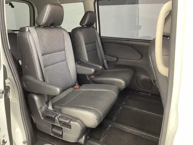 日産 セレナ e－パワー ハイウェイスター V 愛知県 2019(令1)年 6.9万km ブリリアントホワイトパール 2トーン 純正ナビ/・フルセグ/・Bluetooth/・CD/・DVD/・ブルーレイ/全周囲カメラ/フリップダウンモニター/両側パワースライドドア/クルコン/ETC/前後ドライブレコーダー/ABS/レーンキープアシスト/盗難防止装置/前後コーナーセンサー/衝突軽減ブレーキ/横滑り防止装置/オートライト/LEDヘッドライト/パワーステアリング/パワーウィンドウ/純正アルミホイール/純正フロアマット