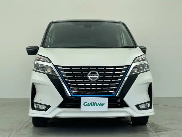 日産 セレナ e－パワー ハイウェイスター V 愛知県 2019(令1)年 6.9万km ブリリアントホワイトパール 2トーン 純正ナビ/・フルセグ/・Bluetooth/・CD/・DVD/・ブルーレイ/全周囲カメラ/フリップダウンモニター/両側パワースライドドア/クルコン/ETC/前後ドライブレコーダー/ABS/レーンキープアシスト/盗難防止装置/前後コーナーセンサー/衝突軽減ブレーキ/横滑り防止装置/オートライト/LEDヘッドライト/パワーステアリング/パワーウィンドウ/純正アルミホイール/純正フロアマット