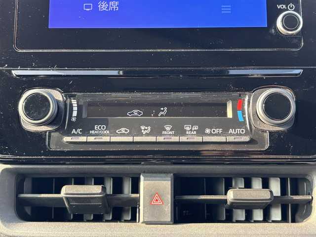 トヨタ シエンタ G 大分県 2022(令4)年 3.2万km ブラック ・純正ディスプレイ(CD.DVD.BT.USB)/・全方位カメラ/・フルセグテレビ/・フリップダウンモニター/・ETC/・両側パワースライドドア/・レーダークルーズコントロール/・トヨタセーフティセンス/・オートハイビーム/・ステアリングリモコン