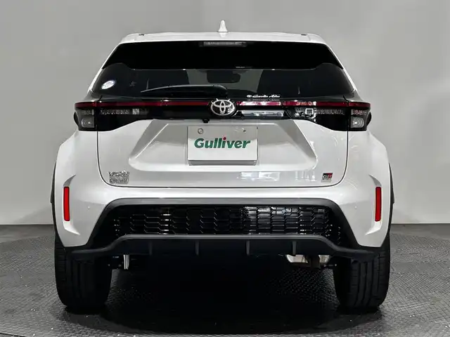 トヨタ ヤリスクロス GRスポーツ 愛媛県 2023(令5)年 0.9万km プラチナホワイトパールマイカ ・８型ナビ（フルセグＴＶ・ＢＴ・ＵＳＢ・ＨＤＭＩ）/・全方位カメラ　/・前後ドラレコ　/・ＥＴＣ２．０　/・衝突軽減ブレーキ　/・レーンキープアシスト　/・レーダークルーズコントロール　/・ステアリングヒーター/・オートマチックハイビーム/・DN席シートヒーター/・スペアキー