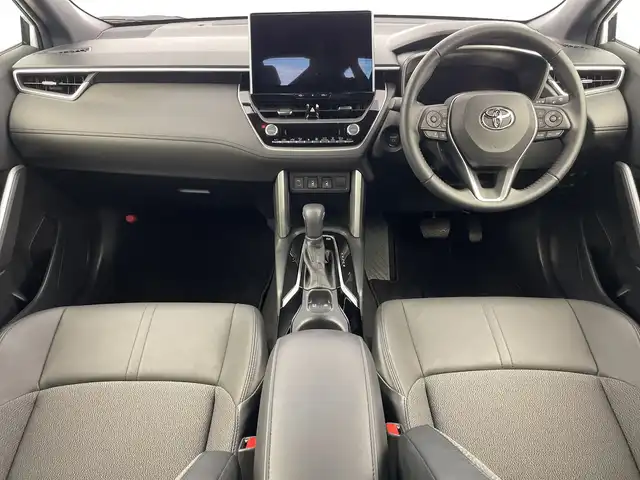 トヨタ カローラ クロス ハイブリッド Z 新潟県 2024(令6)年 2.3万km プラチナホワイトパールマイカ 10.5インチディスプレイオーディオ/(FM.AM.フルセグ.Bluetooth)/バックカメラ/トヨタセーフティセンス/・プリクラッシュセーフティ/・レーンキープアシスト/・レーダークルーズコントロール/・オートマチックハイビーム/革巻きステアリング/LEDオートライト/フォグランプ/ドライブレコーダー/ETC2.0/ハーフレザーシート/前席シートヒーター/プッシュスタート/スマートキー/純正フロアマット