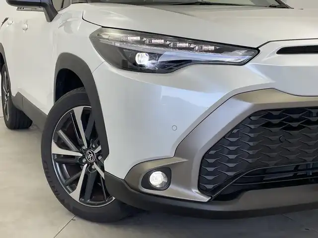 トヨタ カローラ クロス ハイブリッド Z 新潟県 2024(令6)年 2.3万km プラチナホワイトパールマイカ 10.5インチディスプレイオーディオ/(FM.AM.フルセグ.Bluetooth)/バックカメラ/トヨタセーフティセンス/・プリクラッシュセーフティ/・レーンキープアシスト/・レーダークルーズコントロール/・オートマチックハイビーム/革巻きステアリング/LEDオートライト/フォグランプ/ドライブレコーダー/ETC2.0/ハーフレザーシート/前席シートヒーター/プッシュスタート/スマートキー/純正フロアマット