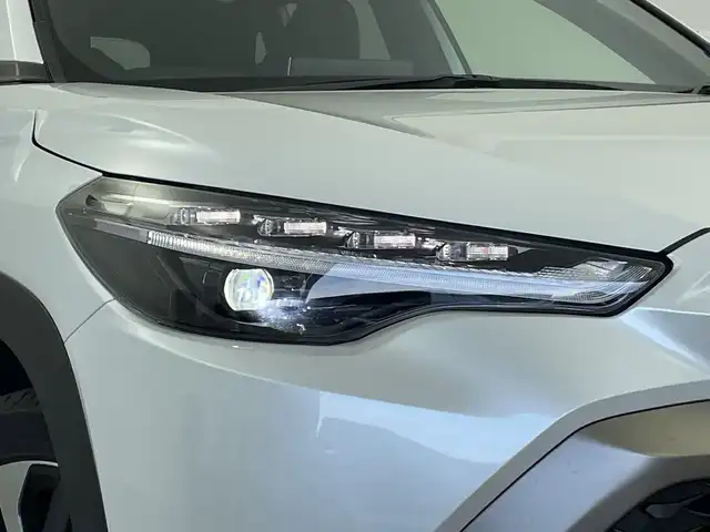 トヨタ カローラ クロス ハイブリッド Z 新潟県 2024(令6)年 2.3万km プラチナホワイトパールマイカ 10.5インチディスプレイオーディオ/(FM.AM.フルセグ.Bluetooth)/バックカメラ/トヨタセーフティセンス/・プリクラッシュセーフティ/・レーンキープアシスト/・レーダークルーズコントロール/・オートマチックハイビーム/革巻きステアリング/LEDオートライト/フォグランプ/ドライブレコーダー/ETC2.0/ハーフレザーシート/前席シートヒーター/プッシュスタート/スマートキー/純正フロアマット
