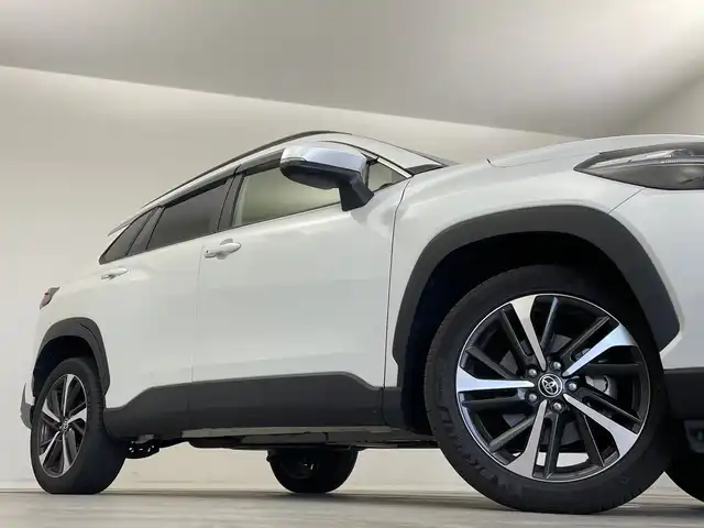 トヨタ カローラ クロス ハイブリッド Z 新潟県 2024(令6)年 2.3万km プラチナホワイトパールマイカ 10.5インチディスプレイオーディオ/(FM.AM.フルセグ.Bluetooth)/バックカメラ/トヨタセーフティセンス/・プリクラッシュセーフティ/・レーンキープアシスト/・レーダークルーズコントロール/・オートマチックハイビーム/革巻きステアリング/LEDオートライト/フォグランプ/ドライブレコーダー/ETC2.0/ハーフレザーシート/前席シートヒーター/プッシュスタート/スマートキー/純正フロアマット