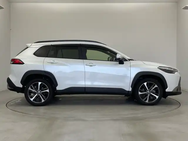 トヨタ カローラ クロス ハイブリッド Z 新潟県 2024(令6)年 2.3万km プラチナホワイトパールマイカ 10.5インチディスプレイオーディオ/(FM.AM.フルセグ.Bluetooth)/バックカメラ/トヨタセーフティセンス/・プリクラッシュセーフティ/・レーンキープアシスト/・レーダークルーズコントロール/・オートマチックハイビーム/革巻きステアリング/LEDオートライト/フォグランプ/ドライブレコーダー/ETC2.0/ハーフレザーシート/前席シートヒーター/プッシュスタート/スマートキー/純正フロアマット