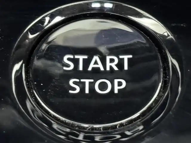 日産 オーラ G レザーエディション 福岡県 2022(令4)年 4.4万km オーロラフレアブルーパール 純正９型ナビ／フルセグＴＶ　/全方位カメラ　/ＢＯＳＥプレミアムサウンド　/ワイヤレス充電　/デジタルルームミラー　/前後ドライブレコーダー　/ＥＴＣ　/レーダー探知機　/エマージェンシーブレーキ　/レーンキープ　/ＢＳＭ　/ステアリングヒーター　/シートヒーター