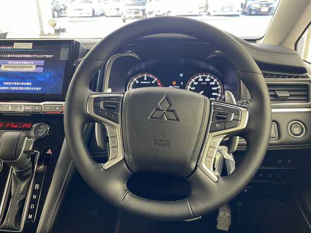 三菱 デリカＤ：５ シャモニー 岐阜県 2025(令7)年 0.1千km 黒 ALPINE11インチナビ/(CD/DVD/Bluetooth/USB)/ALPINEフリップダウンモニター/フルセグTV/HDMI/全方位カメラ/LEDヘッドライト/オートライト/オートマチックハイビーム/両側パワースライドドア/パワーバックドア/シートヒーター/ステアリングヒーター/パドルシフト/パワーシート/プッシュスタート/革巻きステアリング/衝突軽減ブレーキ/レーンキープアシスト/追従型クルーズコントロール