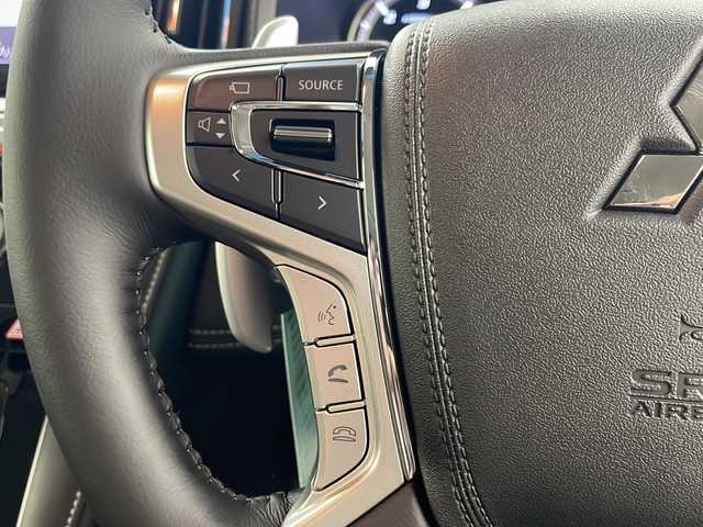三菱 デリカＤ：５ シャモニー 岐阜県 2025(令7)年 0.1千km 黒 ALPINE11インチナビ/(CD/DVD/Bluetooth/USB)/ALPINEフリップダウンモニター/フルセグTV/HDMI/全方位カメラ/LEDヘッドライト/オートライト/オートマチックハイビーム/両側パワースライドドア/パワーバックドア/シートヒーター/ステアリングヒーター/パドルシフト/パワーシート/プッシュスタート/革巻きステアリング/衝突軽減ブレーキ/レーンキープアシスト/追従型クルーズコントロール