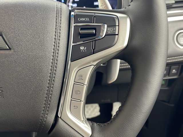 三菱 デリカＤ：５ シャモニー 岐阜県 2025(令7)年 0.1千km 黒 ALPINE11インチナビ/(CD/DVD/Bluetooth/USB)/ALPINEフリップダウンモニター/フルセグTV/HDMI/全方位カメラ/LEDヘッドライト/オートライト/オートマチックハイビーム/両側パワースライドドア/パワーバックドア/シートヒーター/ステアリングヒーター/パドルシフト/パワーシート/プッシュスタート/革巻きステアリング/衝突軽減ブレーキ/レーンキープアシスト/追従型クルーズコントロール