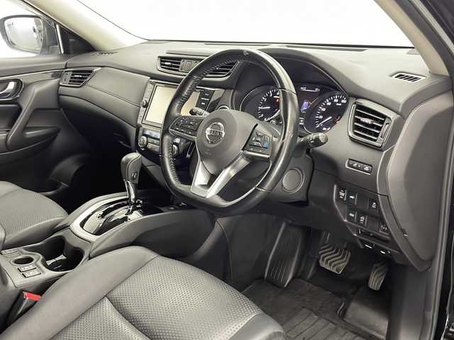 日産 エクストレイル 20Xi 宮崎県 2020(令2)年 4.5万km ダイヤモンドブラック 禁煙車/エマージェンシーブレーキ/純正9型ナビTV/（MM519D-L/CD/DVD/Bluetooth/フルセグTV)/純正ドライブレコーダー/純正ビルトインETC/純正LEDオートライト/純正フォグ/純正18インチアルミ/純正フロアマット/プロパイロット/アラウンドビューモニター/クリアランスソナー/電子パーキング/オートホールド/撥水シート/全席シートヒーター/パワーバックドア/ルーフレール/デュアルオートエアコン/本革巻ハンドル/インテリジェントキー/プッシュエンジンスタート/新車時保証書/取扱い説明書
