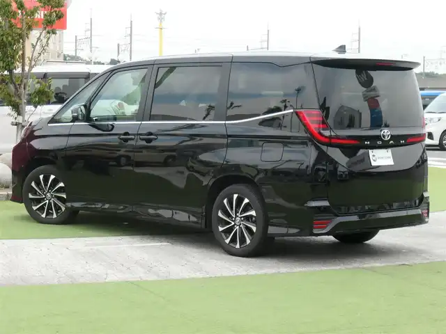 トヨタ ノア S－Z 千葉県 2022(令4)年 3.6万km アティチュードブラックマイカ Toyota Safety Sense/・プリクラッシュセーフティ/・レーンディパーチャーアラート/・オートハイビーム/・レーダークルーズコントロール/・ブラインドスポットモニタリング/TOYOTAチームメイト/・アドバンストパーク/両側パワースライドドア/純正コネクティッドナビ/地デジTV/【Bluetooth接続】/パノラミックビューモニター/ドライブレコーダー（前後撮影）/ハーフレザーシート/革巻きステアリング/ステアリングスイッチ/ETC/LEDヘッドライト/フォグライト/ウインカーミラー/クリアランスソナー/純正17インチアルミホイル/サイド/カーテンエアバッグ/スマートキー