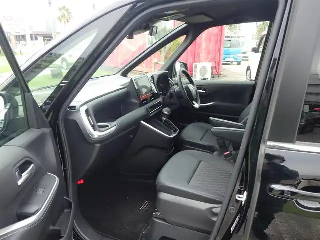 トヨタ ノア S－Z 千葉県 2022(令4)年 3.6万km アティチュードブラックマイカ Toyota Safety Sense/・プリクラッシュセーフティ/・レーンディパーチャーアラート/・オートハイビーム/・レーダークルーズコントロール/・ブラインドスポットモニタリング/TOYOTAチームメイト/・アドバンストパーク/両側パワースライドドア/純正コネクティッドナビ/地デジTV/【Bluetooth接続】/パノラミックビューモニター/ドライブレコーダー（前後撮影）/ハーフレザーシート/革巻きステアリング/ステアリングスイッチ/ETC/LEDヘッドライト/フォグライト/ウインカーミラー/クリアランスソナー/純正17インチアルミホイル/サイド/カーテンエアバッグ/スマートキー