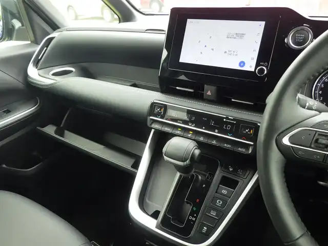トヨタ ノア S－Z 千葉県 2022(令4)年 3.6万km アティチュードブラックマイカ Toyota Safety Sense/・プリクラッシュセーフティ/・レーンディパーチャーアラート/・オートハイビーム/・レーダークルーズコントロール/・ブラインドスポットモニタリング/TOYOTAチームメイト/・アドバンストパーク/両側パワースライドドア/純正コネクティッドナビ/地デジTV/【Bluetooth接続】/パノラミックビューモニター/ドライブレコーダー（前後撮影）/ハーフレザーシート/革巻きステアリング/ステアリングスイッチ/ETC/LEDヘッドライト/フォグライト/ウインカーミラー/クリアランスソナー/純正17インチアルミホイル/サイド/カーテンエアバッグ/スマートキー